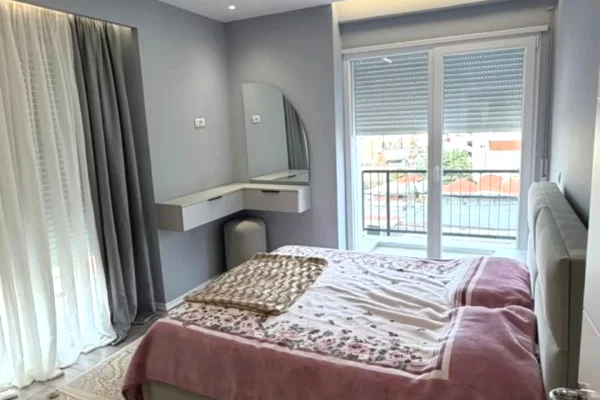 Appartamento in affitto a Tirana 2+1, Arredato