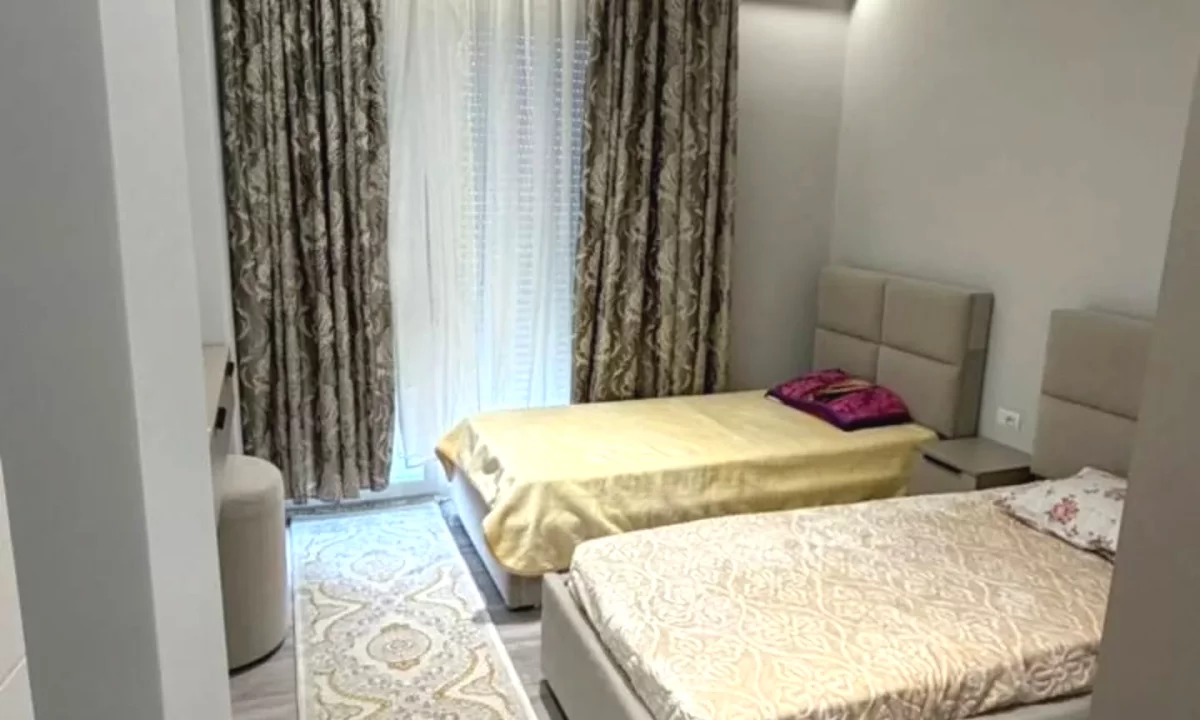 Appartamento in affitto a Tirana 2+1, Arredato