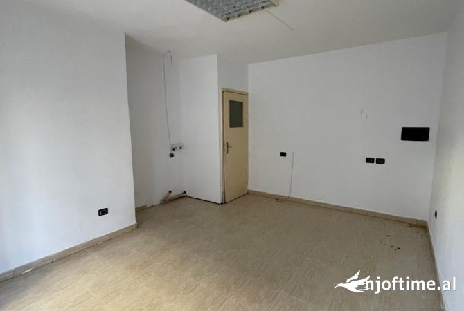 Ambjent biznesi ne shitje 1+1 ne Elbasan - 40,000 Euro