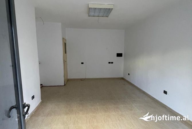Ambient biznesi ne shitje 1+1 ne Elbasan - 40,000 Euro