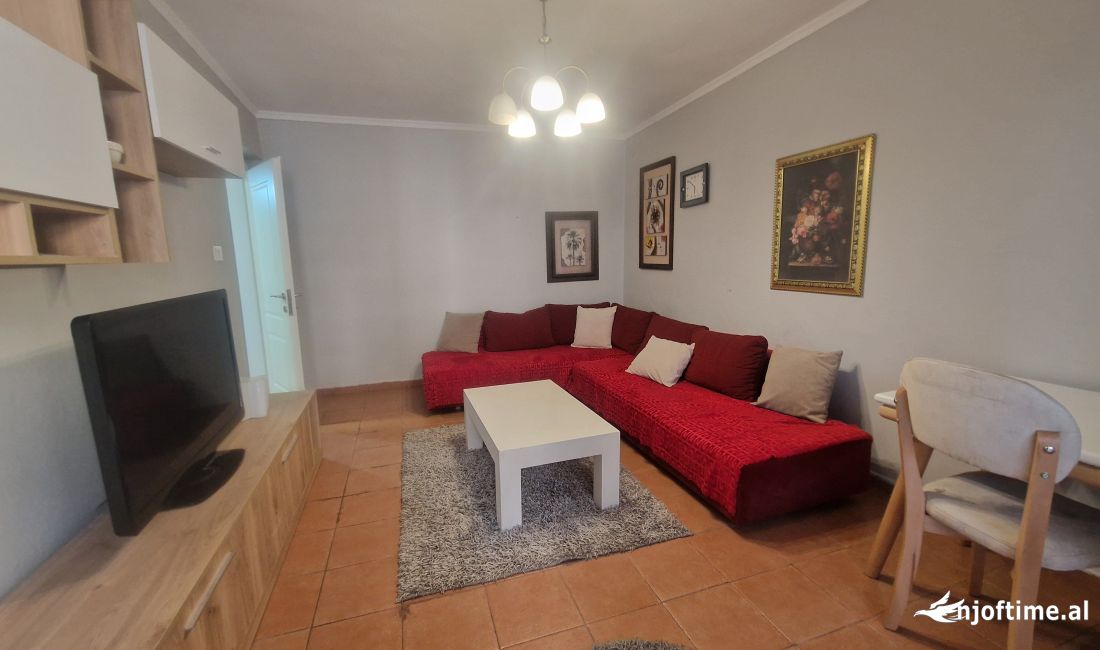 Shtepi me qera Apartament ne Tirane, 2+1, Mobilimi E mobiluar, Pagesa 500  Euro.