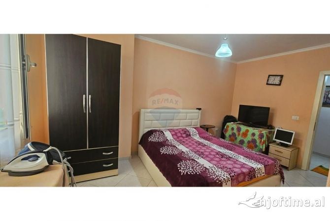 Shtepi ne shitje Apartament ne Tirane, 2+1, Mobilimi E mobiluar, Pagesa 130,000  Euro.