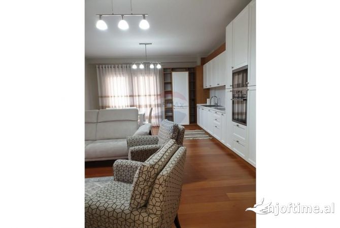 Shtepi me qera 3+1 ne Tirane - 1,100 Euro