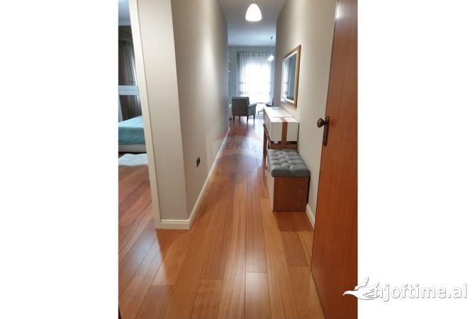Shtepi me qera 3+1 ne Tirane - 1,100 Euro
