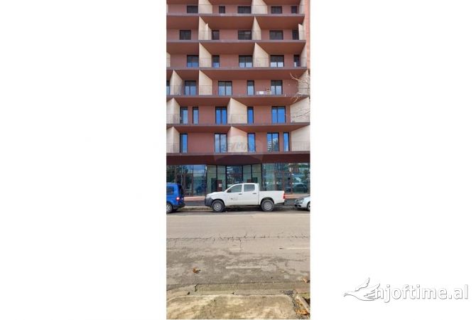 Ambient biznesi me qera 3+1 ne Tirane - 2,000 Euro