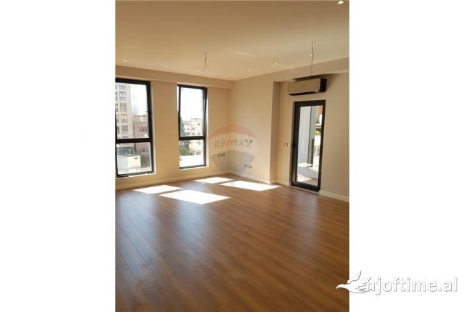 Ambient biznesi me qera 3+1 ne Tirane - 1,000 Euro