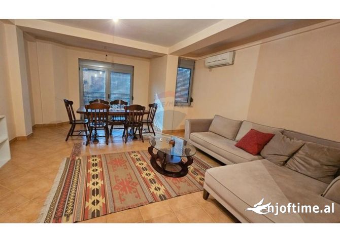 Shtepi me qera 2+1 ne Tirane - 400 Euro
