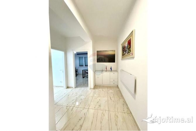 Ambient biznesi me qera 3+1 ne Tirane - 650 Euro