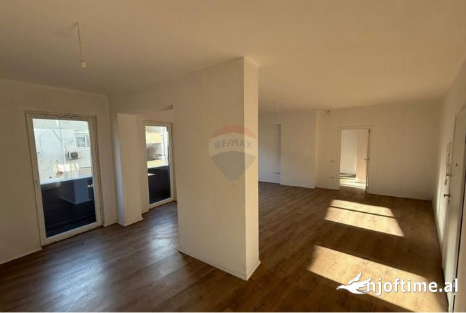 Ambient biznesi me qera 3+1 ne Tirane - 700 Euro