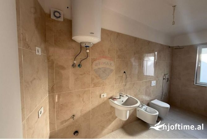 Ambient biznesi me qera 3+1 ne Tirane - 700 Euro