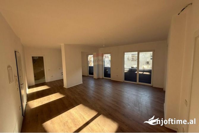 Ambient biznesi me qera 3+1 ne Tirane - 700 Euro