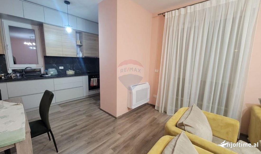 Shtepi me qera Apartament ne Tirane, 2+1, Mobilimi E mobiluar, Pagesa 700  Euro.