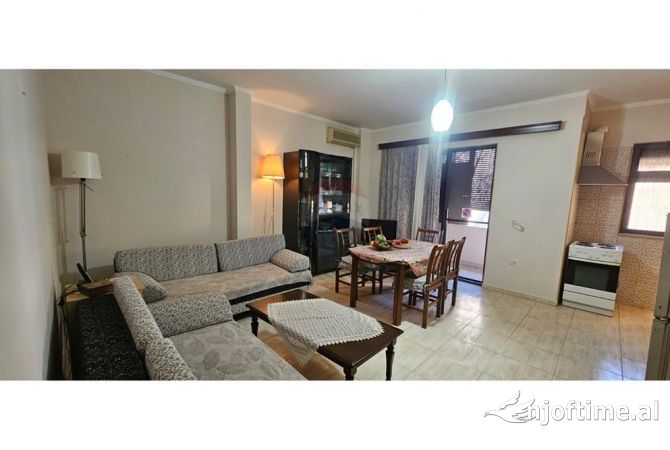 Apartament 2+1+2 per qira prane Maternitetit te ri !