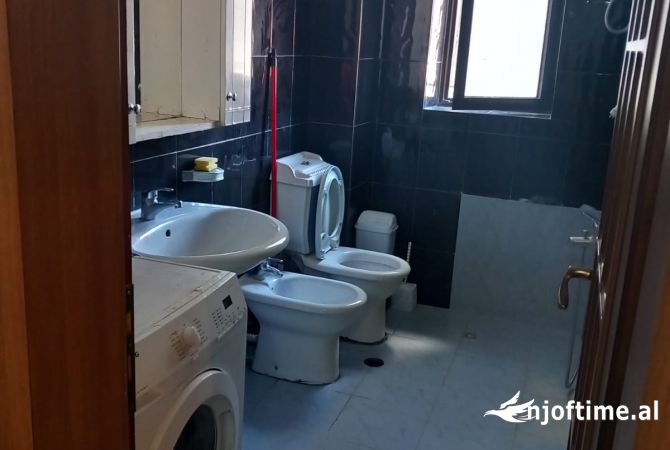 Shtepi me qera Apartament ne Tirane, 1+1, Mobilimi E mobiluar, Pagesa 60,000  Leke.