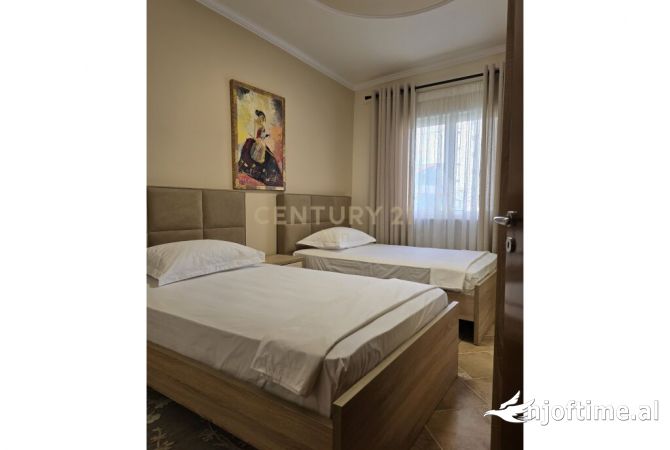 Shtepi ne shitje Apartament ne Durres, 2+1, Mobilimi E mobiluar, Pagesa 136,000  Euro.