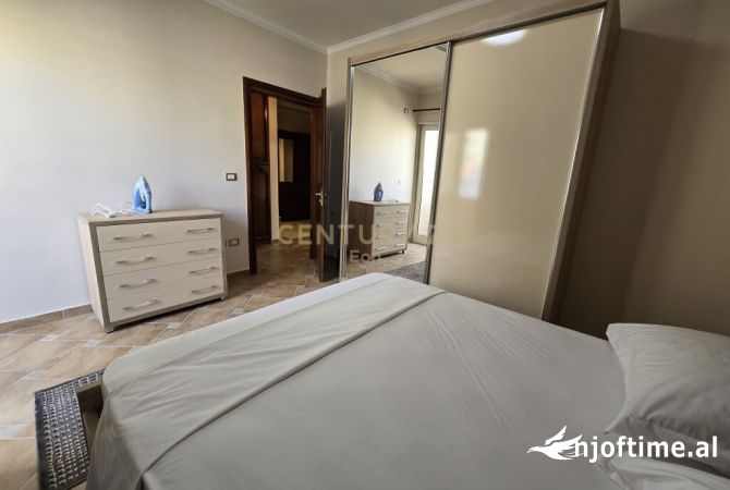 Shtepi ne shitje Apartament ne Durres, 2+1, Mobilimi E mobiluar, Pagesa 136,000  Euro.