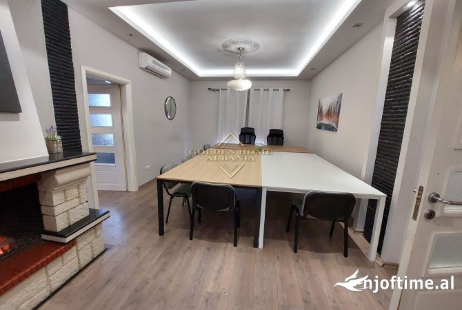 Shtepi ne shitje Vila Luksoze ne Tirane, 3+1, Mobilimi E mobiluar, Pagesa 1,380,000  Euro.