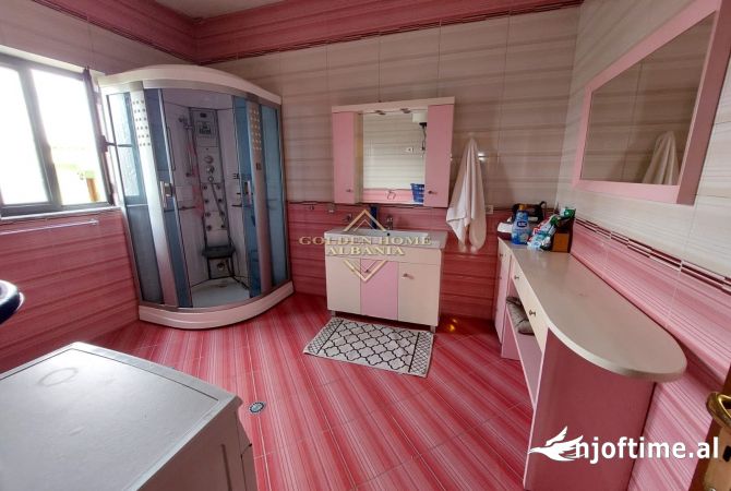 Shtepi ne shitje Vila Luksoze ne Tirane, 3+1, Mobilimi E mobiluar, Pagesa 1,380,000  Euro.