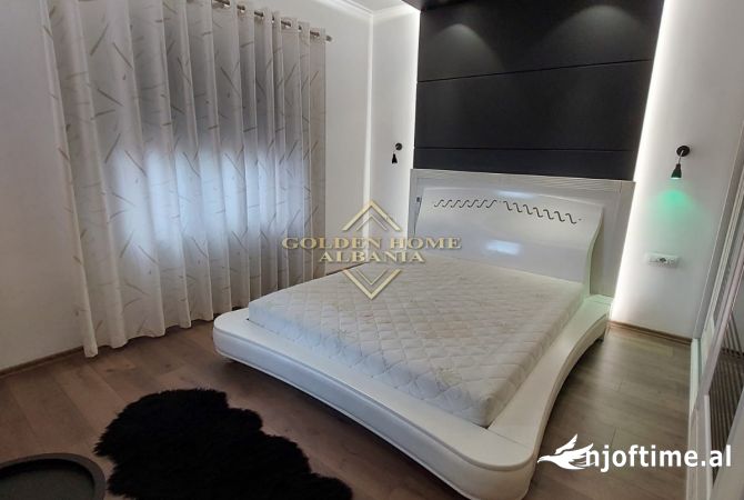 Shtepi ne shitje Vila Luksoze ne Tirane, 3+1, Mobilimi E mobiluar, Pagesa 1,380,000  Euro.