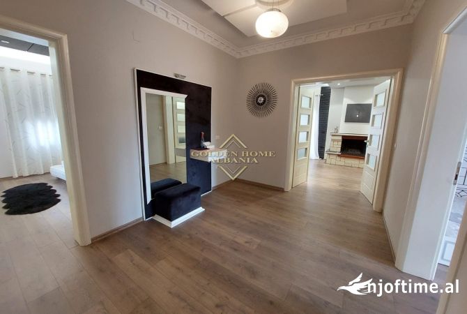 Shtepi ne shitje Vila Luksoze ne Tirane, 3+1, Mobilimi E mobiluar, Pagesa 1,380,000  Euro.