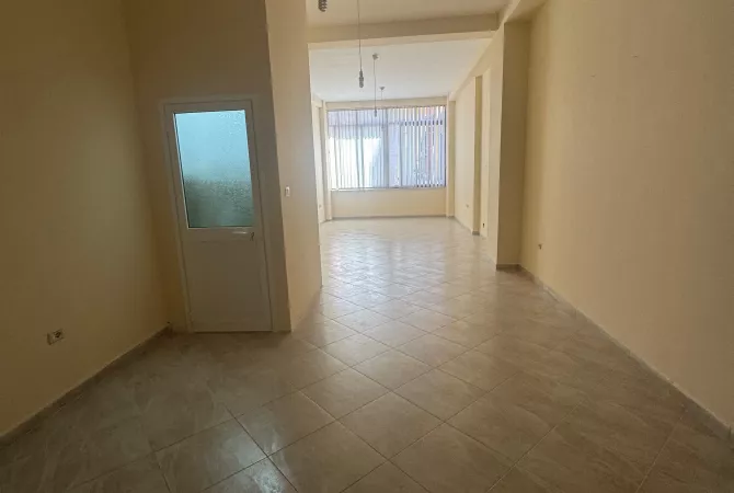 Ambient biznesi me qera Garsoniere ne Tirane - 400 Euro