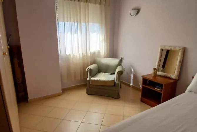 Shtepi me qera Apartament ne Tirane, 2+1, Mobilimi E mobiluar, Pagesa 600  Euro.