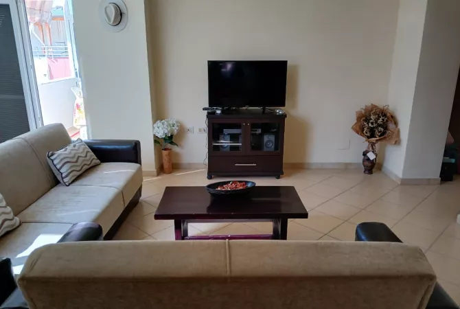 Shtepi me qera Apartament ne Tirane, 2+1, Mobilimi E mobiluar, Pagesa 600  Euro.
