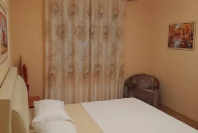 Shtepi me qera Apartament ne Tirane, 2+1, Mobilimi E mobiluar, Pagesa 500  Euro.