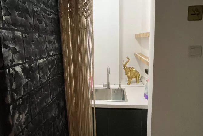 Jepet me Qera Ambient Biznesi  2+1 tek 21 Dhjetori.