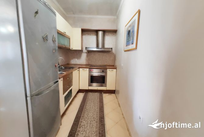 Shtepi me qera Apartament ne Tirane, 1+1, Mobilimi E mobiluar, Pagesa 550  Euro.
