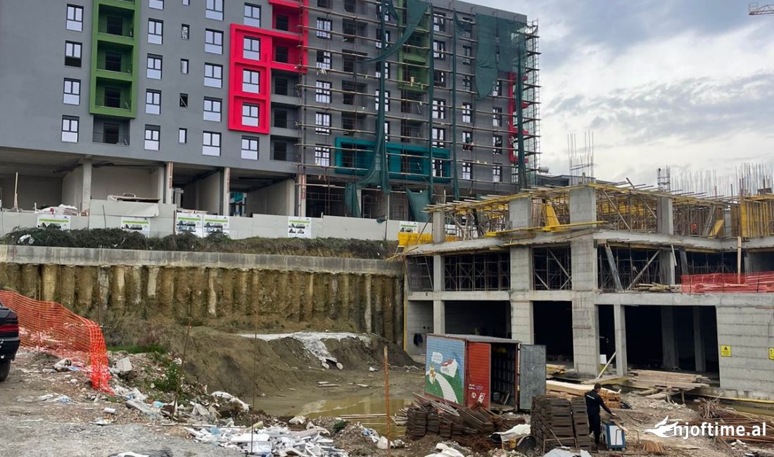 Shtepi ne shitje Apartament ne Tirane, 2+1, Mobilimi Bosh, pa mobiluar, Pagesa 86,800  Euro.