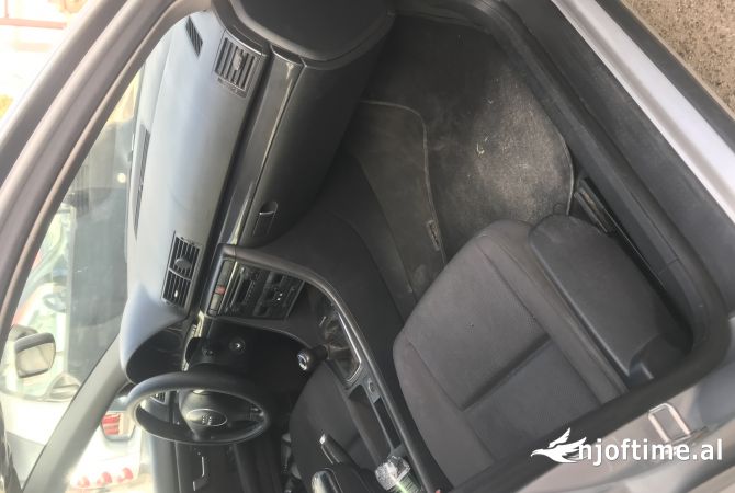 Makina ne shitje ne Tirane - 2,500 Euro