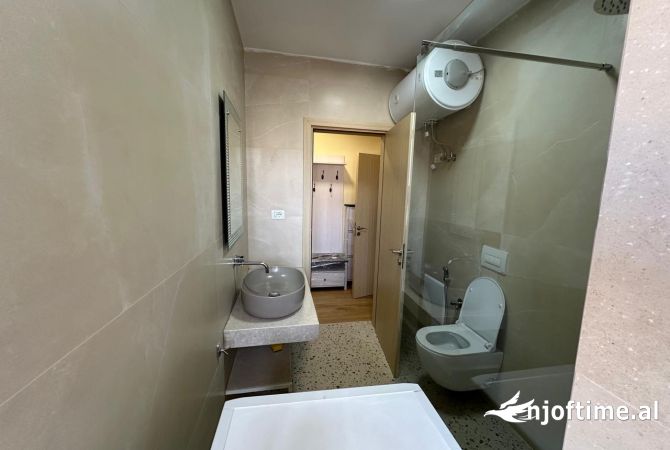 Shtepi me qera Apartament ne Tirane, Garsoniere, Mobilimi E mobiluar, Pagesa 38,000  Leke.