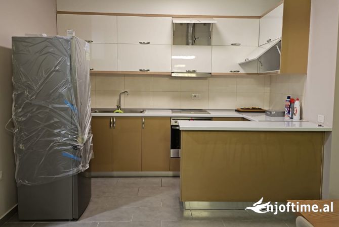 Shtepi me qera Apartament ne Tirane, 2+1, Mobilimi E mobiluar, Pagesa 690  Euro.