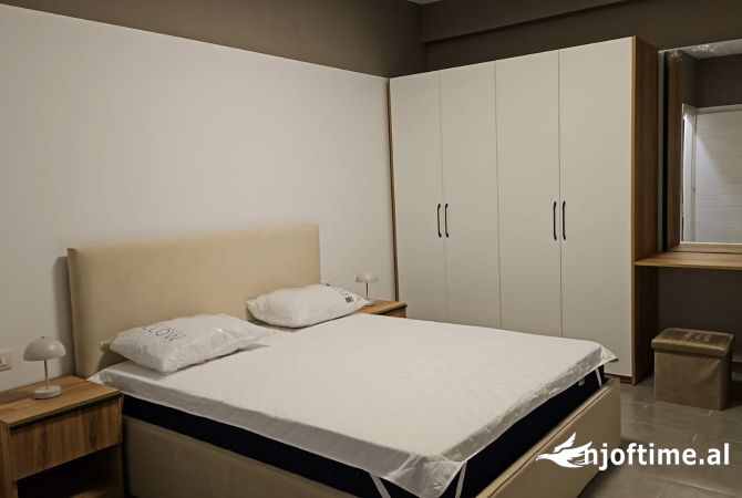 Shtepi me qera 2+1 ne Tirane - 690 Euro