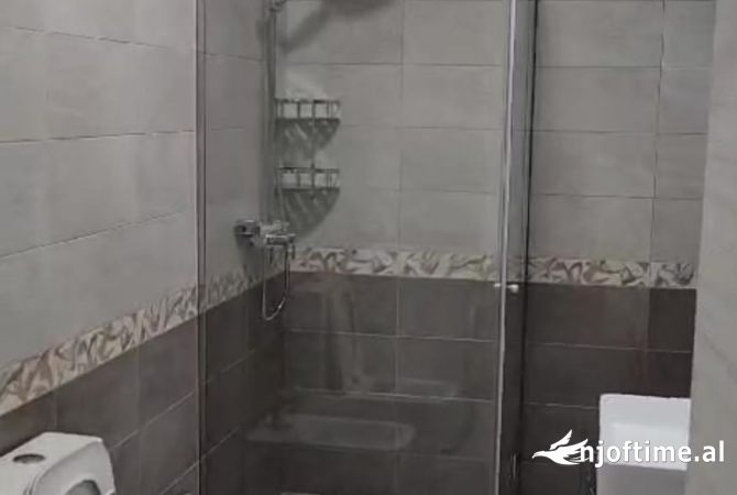 Shtepi me qera Apartament ne Tirane, 2+1, Mobilimi E mobiluar, Pagesa 690  Euro.