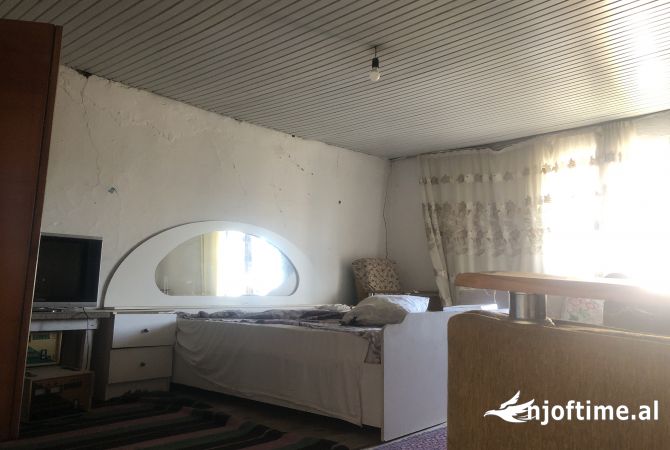 Shtepi me qera 2+1 ne Tirane - 20,000 Leke