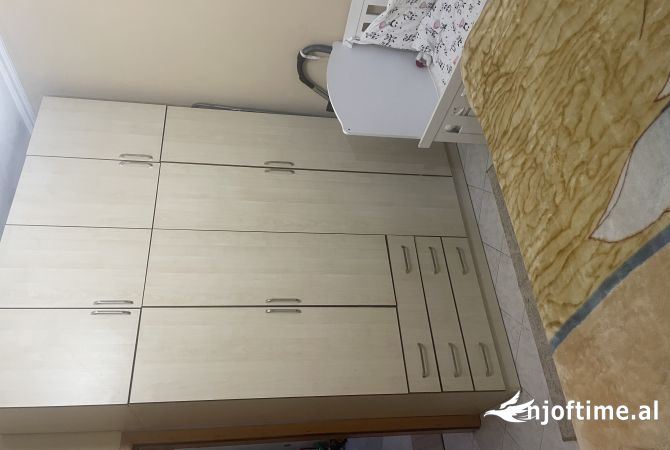 Shtepi me qera Apartament ne Tirane, 3+1, Mobilimi E mobiluar, Pagesa 50,000  Leke.