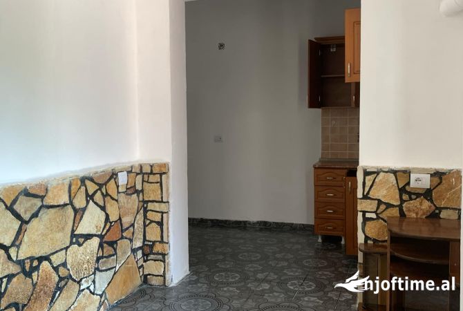 Shtepi me qera Shtepi Private ne Tirane, 1+1, Mobilimi Bosh, pa mobiluar, Pagesa 22,000  Leke.