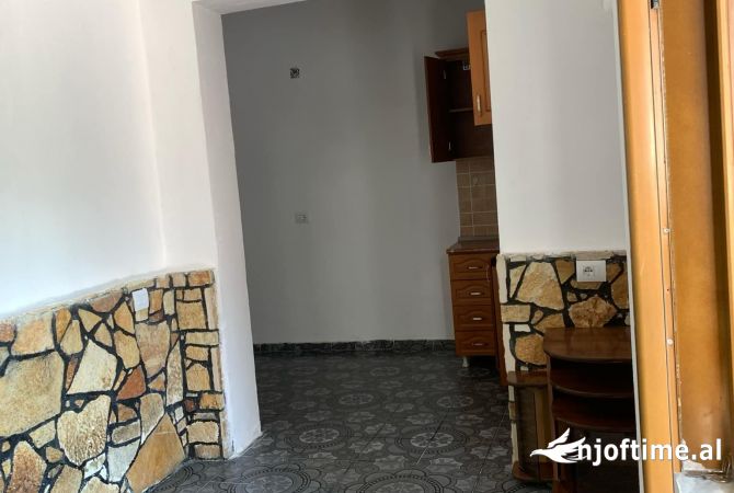 Shtepi me qera 1+1 ne Tirane - 22,000 Leke