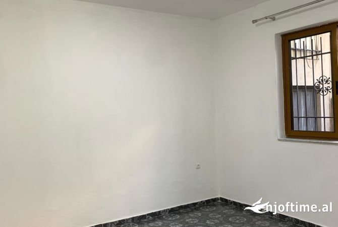 Shtepi me qera 1+1 ne Tirane - 22,000 Leke