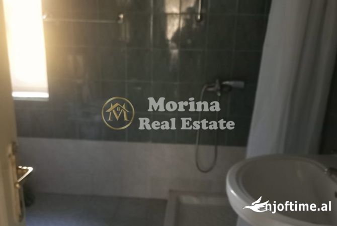 Shtepi me qera Shtepi Private ne Tirane, 3+1, Mobilimi E mobiluar, Pagesa 450  Euro.