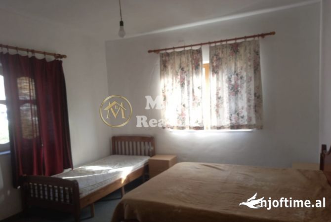 Shtepi me qera Shtepi Private ne Tirane, 3+1, Mobilimi E mobiluar, Pagesa 450  Euro.