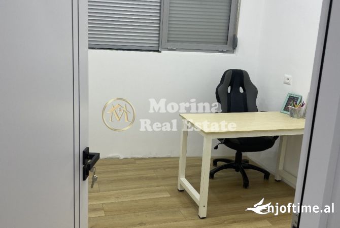 Qera, Ambient Biznesi, QSUT–Rruga Kongresi Manastirit, 550 Euro/Muaj.