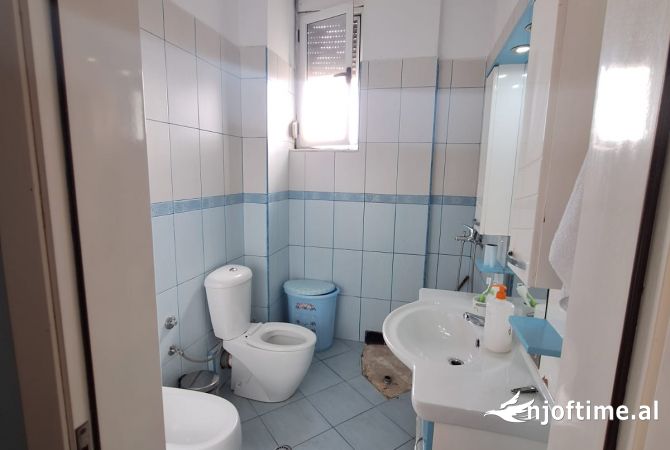 Shtepi ne shitje Apartament ne Tirane, 2+1, Mobilimi E mobiluar, Pagesa 155,000  Euro.
