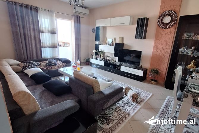Shtepi ne shitje Apartament ne Tirane, 2+1, Mobilimi E mobiluar, Pagesa 155,000  Euro.