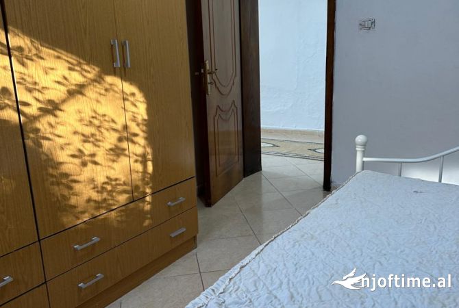 Shtepi me qera 2+1 ne Tirane - 300 Euro