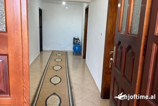 Shtepi me qera Shtepi Private ne Tirane, 2+1, Mobilimi Pjeserisht e mobiluar, Pagesa 300  Euro.