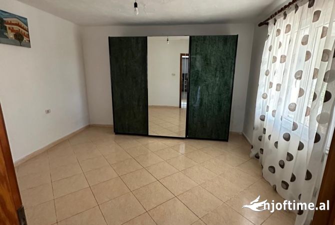 Shtepi me qera 2+1 ne Tirane - 300 Euro