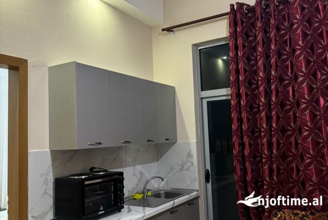 Shtepi me qera Shtepi Private ne Tirane, 1+1, Mobilimi E mobiluar, Pagesa 350  Euro.